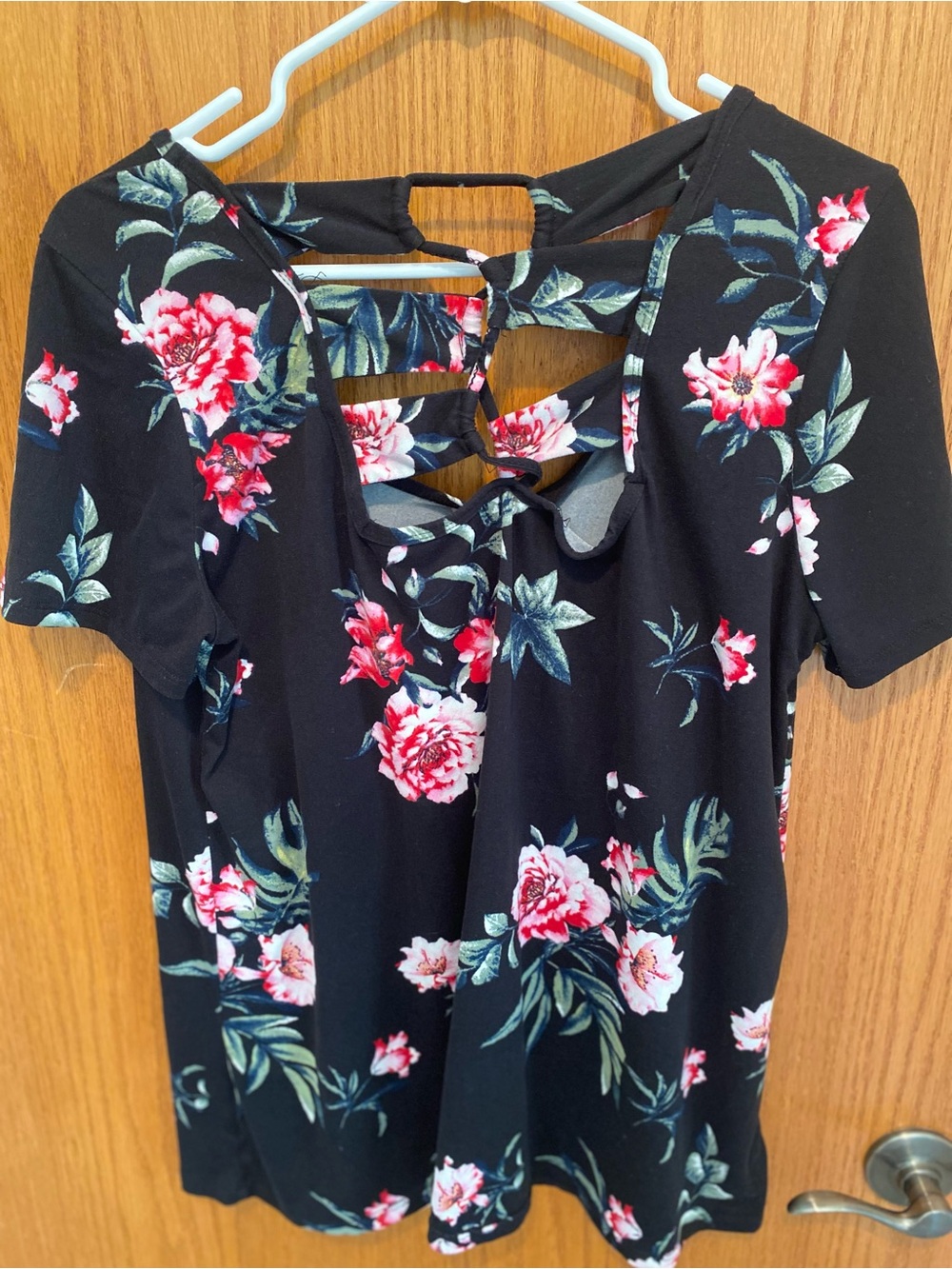 New York Laundry Women’s Short Sleeve Decorative Back Top - Picture 3 of 6